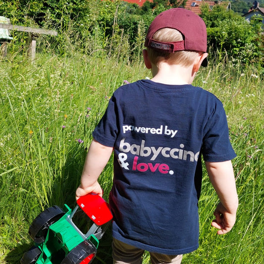 POWERED BY BABYCCINO & LOVE: Shirt aus Bio-Baumwolle für Babys & Kids mit Rückenprint